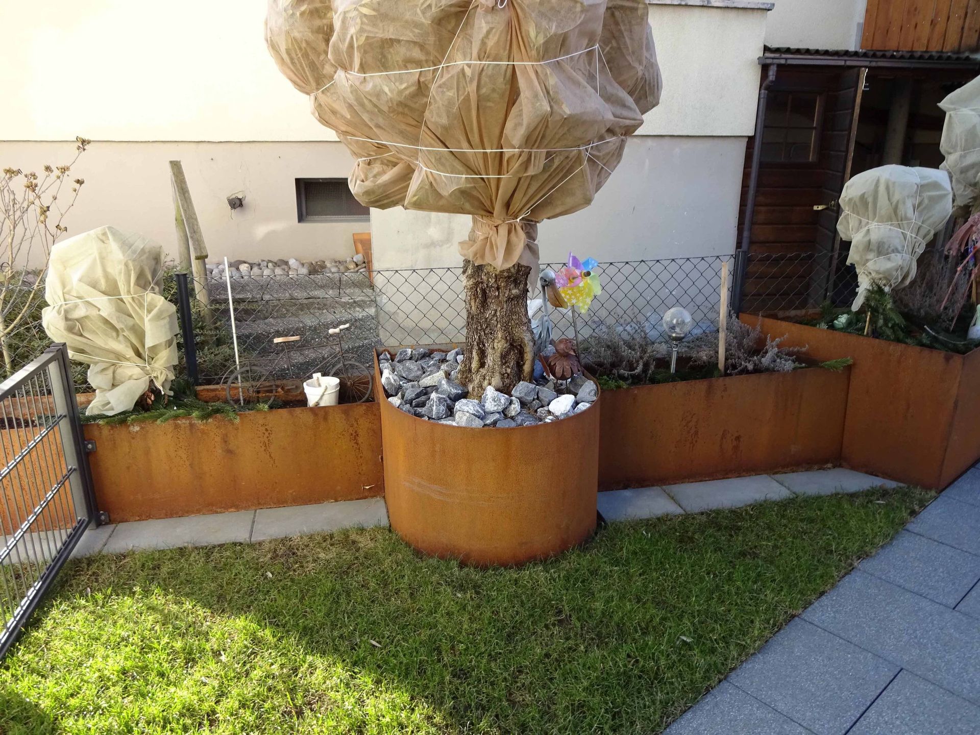 pflanztröge - gebrüder meyer - zaunfabrik und schlosserei - münchenstein