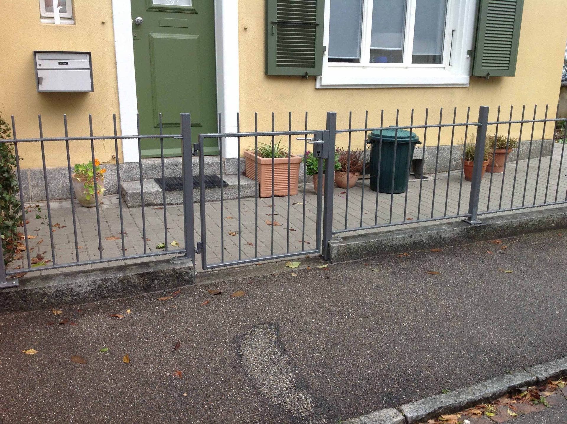 staketenzäune metall - gebrüder meyer - zaunfabrik und schlosserei - münchenstein