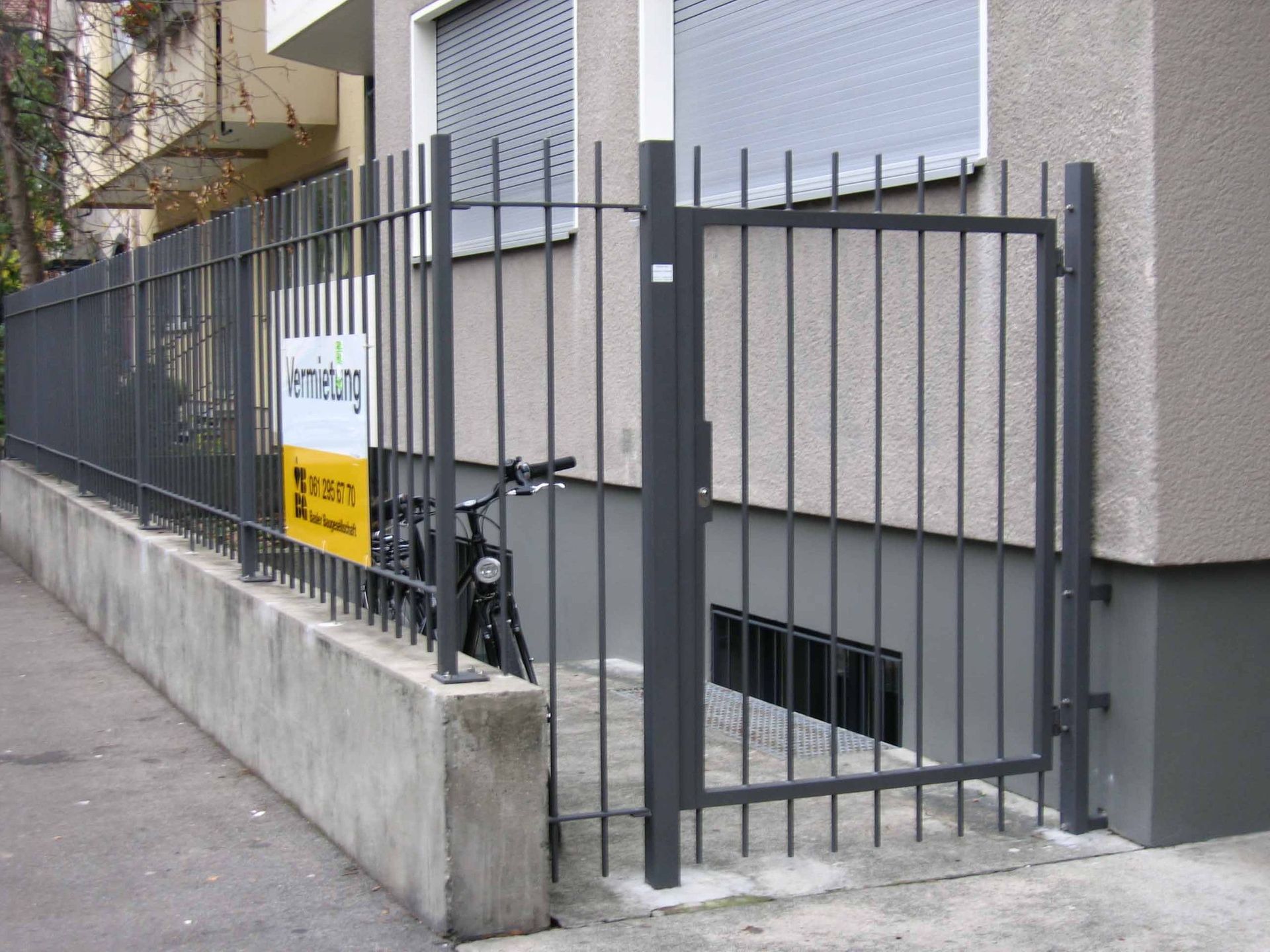 staketenzäune metall - gebrüder meyer - zaunfabrik und schlosserei - münchenstein