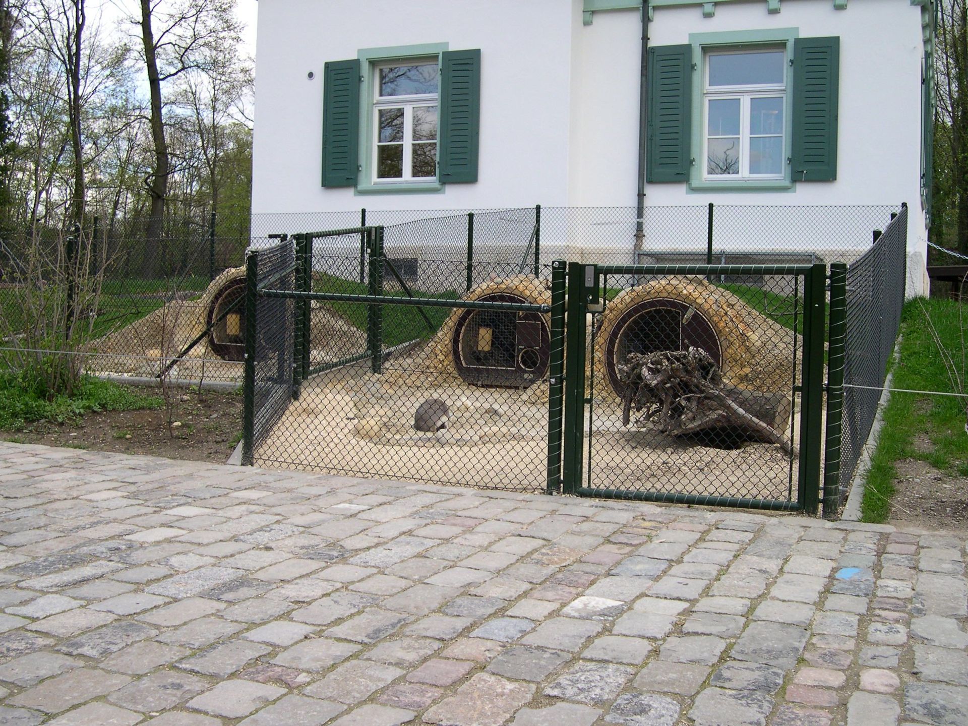 tiergehege - gebrüder meyer - zaunfabrik und schlosserei - münchenstein