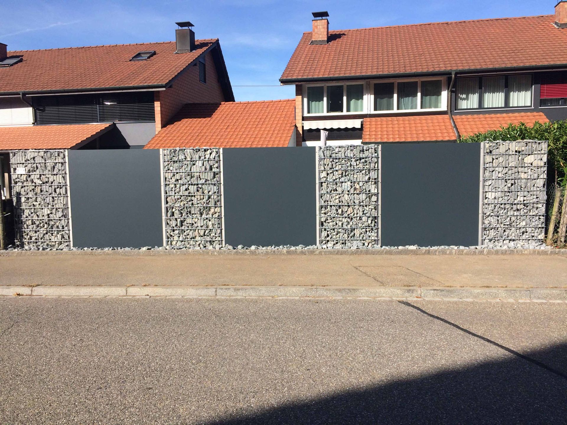 sichtschutz steinmauer - gebrüder meyer - zaunfabrik und schlosserei - münchenstein