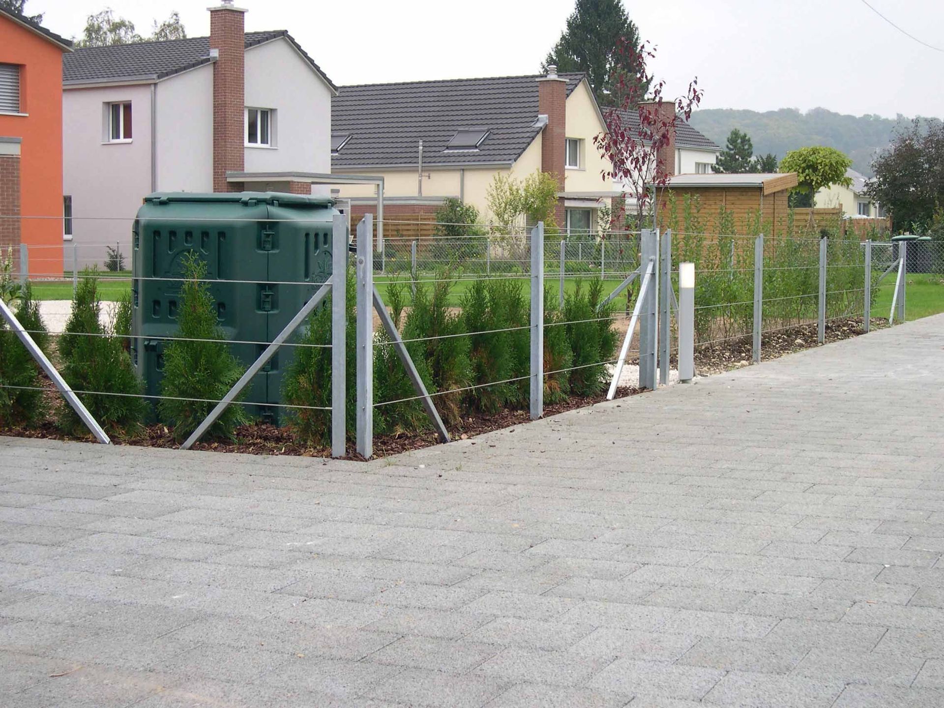 zaun mit stahlseilen verzinkt - gebrüder meyer - zaunfabrik und schlosserei - münchenstein