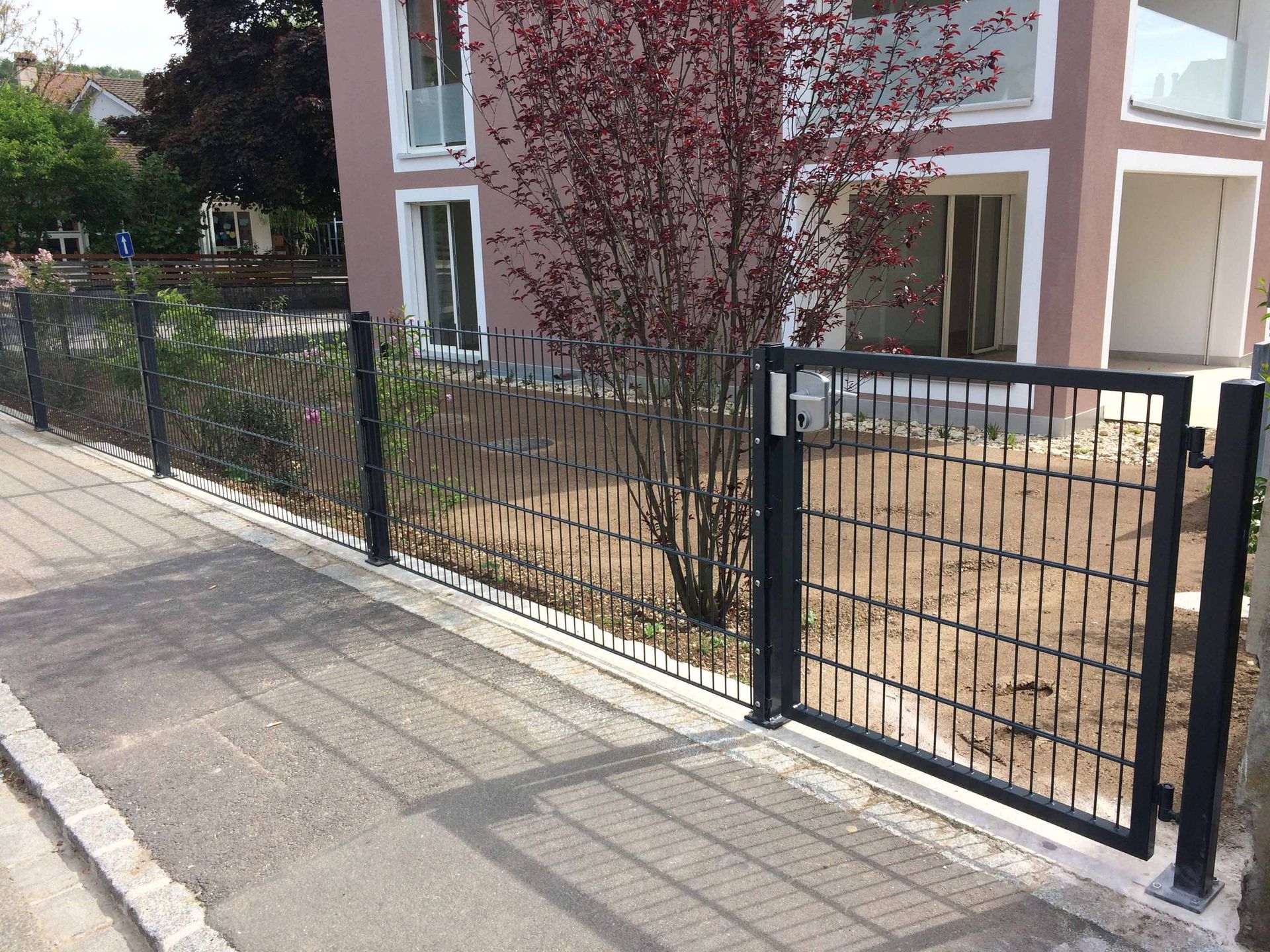 doppelstabgitter - gebrüder meyer - zaunfabrik und schlosserei - münchenstein