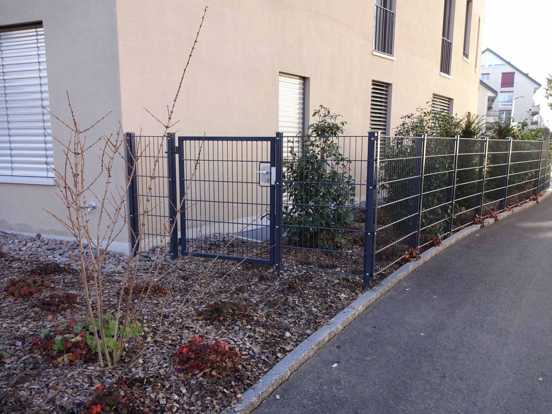 doppelstabgitter - gebrüder meyer - zaunfabrik und schlosserei - münchenstein