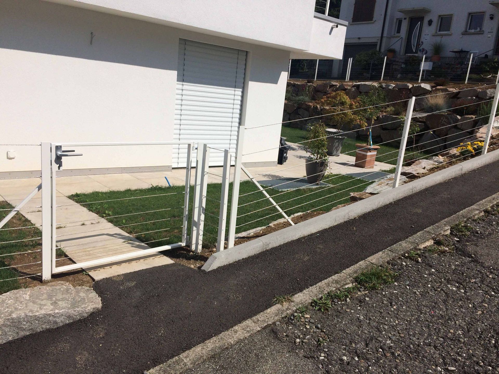 zaun mit stahlseilen verzinkt und beschichtet - gebrüder meyer - zaunfabrik und schlosserei - münchenstein