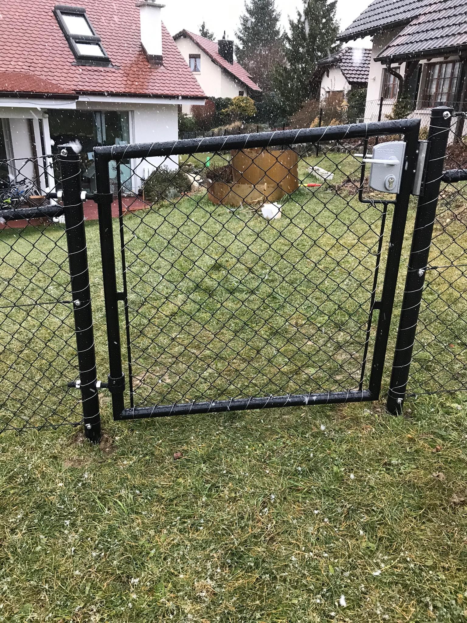 verzinkt und schwarz beschichtet