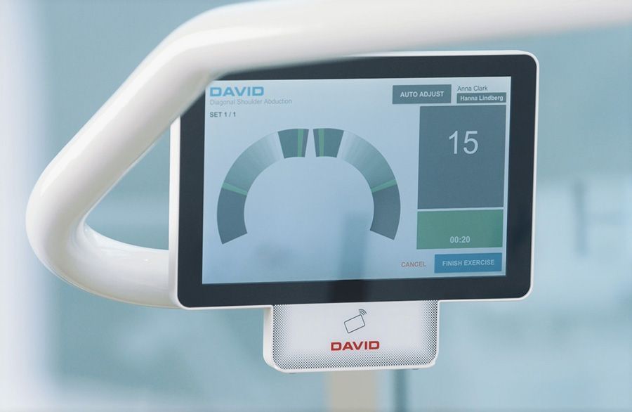 Modernes DAVID Rückentraining mit digitaler Trainingssteuerung. Die Software unterstützt eine individuell angepasste Belastung und kontrollierte Übungsausführung.