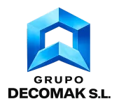 Logotipo geom&eacute;trico azul con el texto &ldquo;GRUPO DECOMAK SL&rdquo;