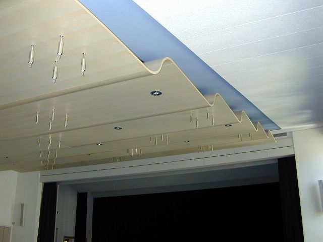 Deckenmodul in Gemeindesaal - Holznform