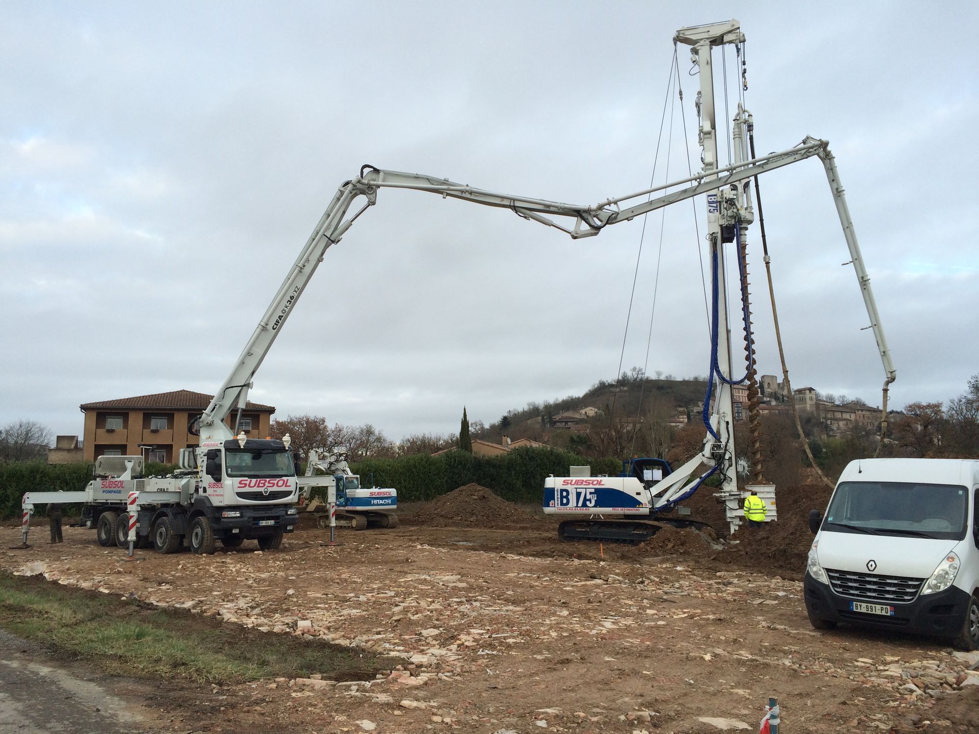Foreuse à tarrière creuse