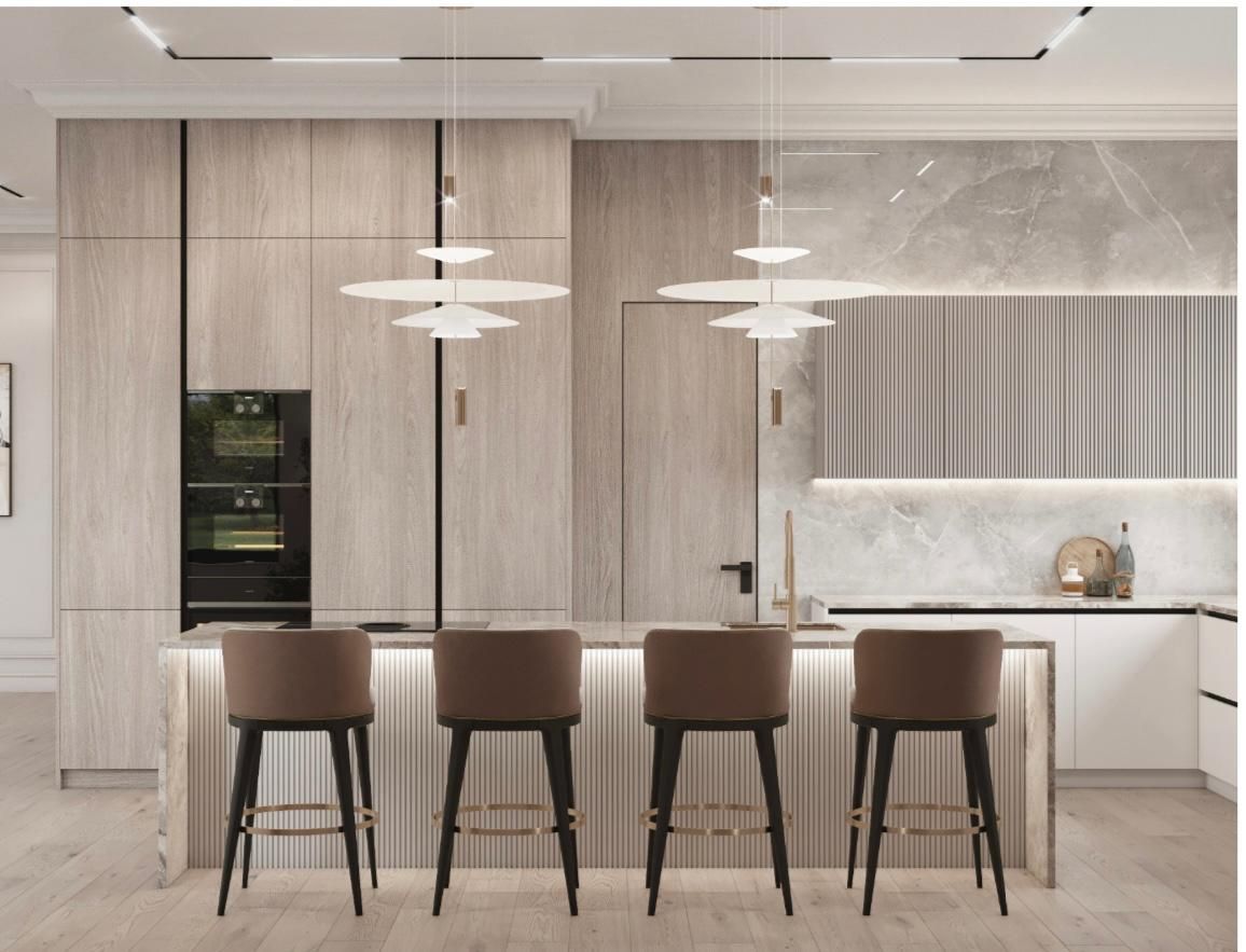 Una cocina con gabinetes de madera y electrodomésticos de acero inoxidable.