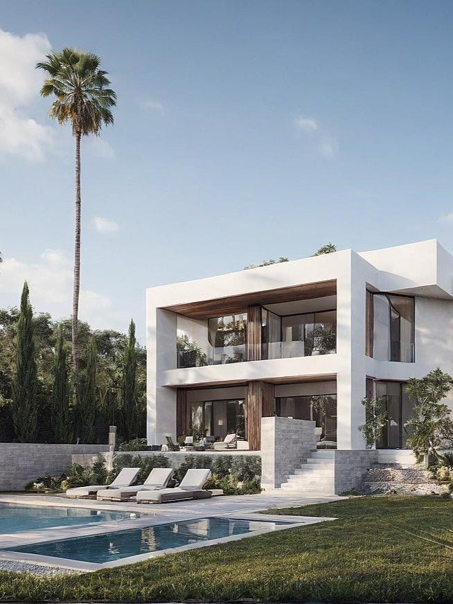 Una gran casa blanca con una piscina en frente de ella.