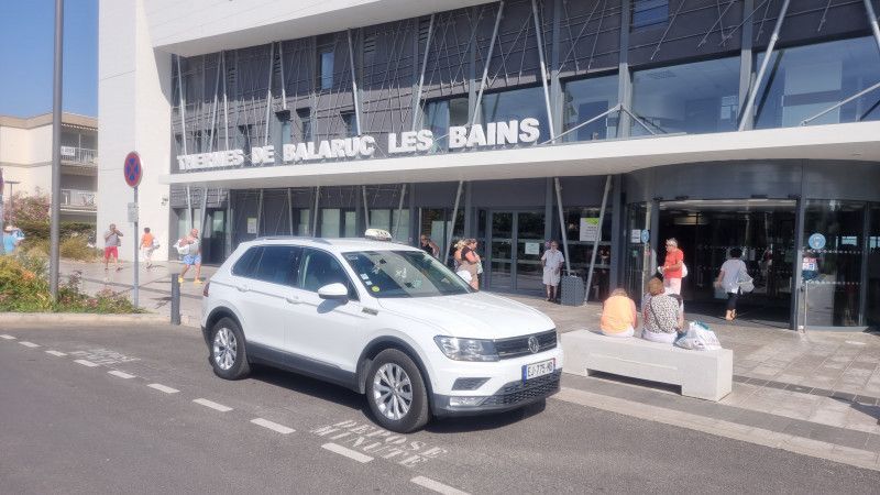 Taxi devant la gare
