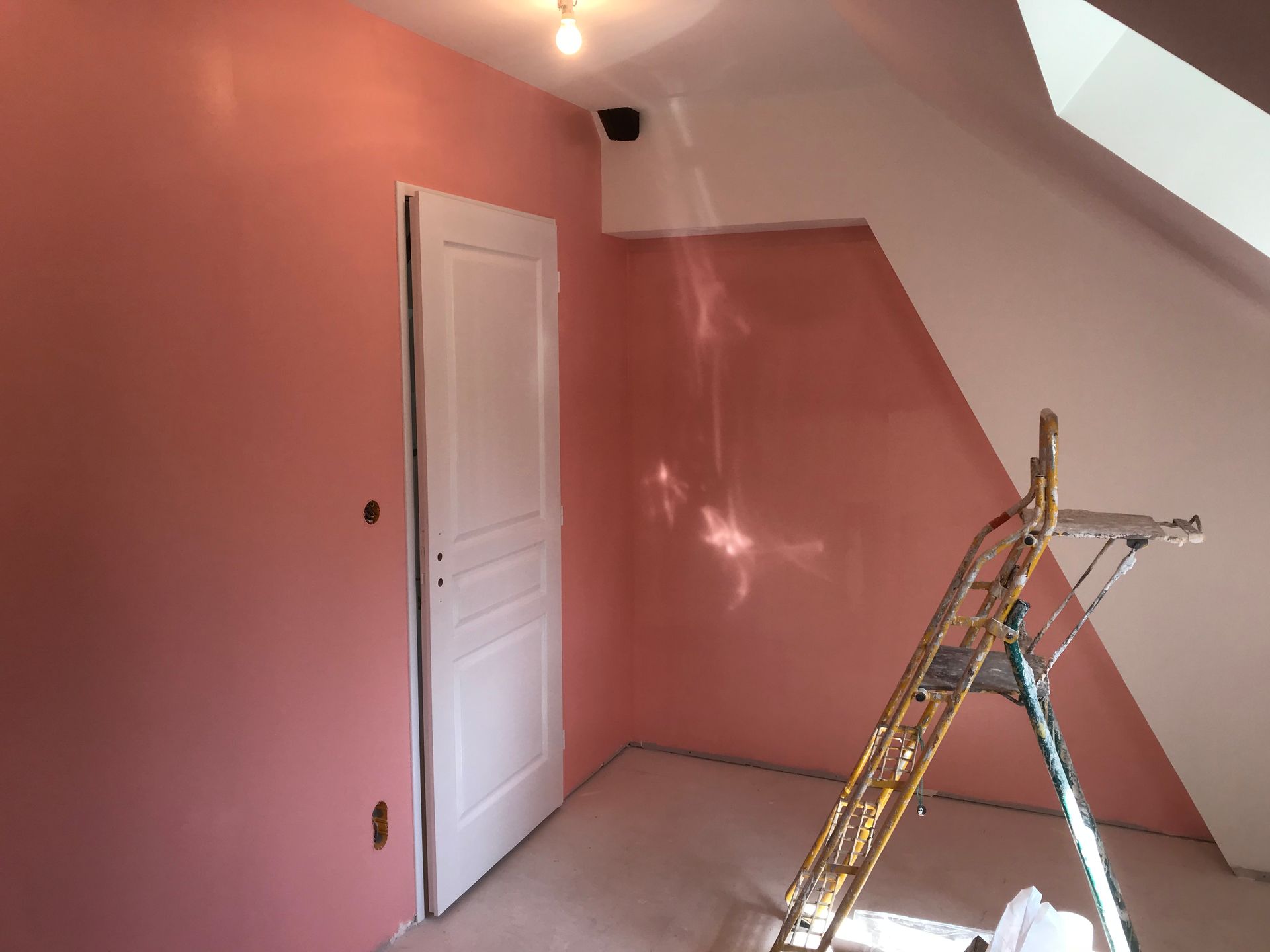 Photo d'un mur de couleur ocre