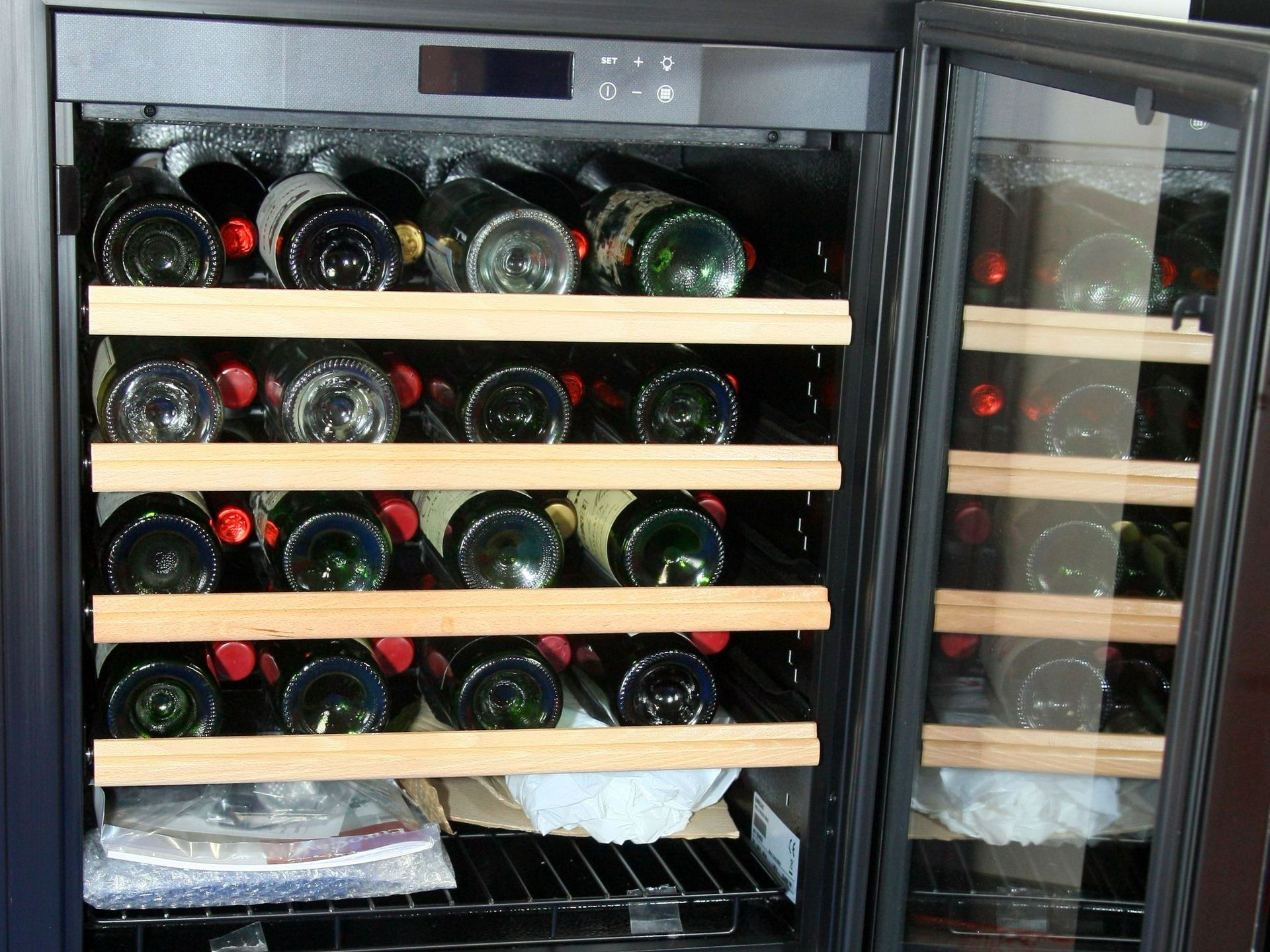 Cave à vin en armoire réfrigérée