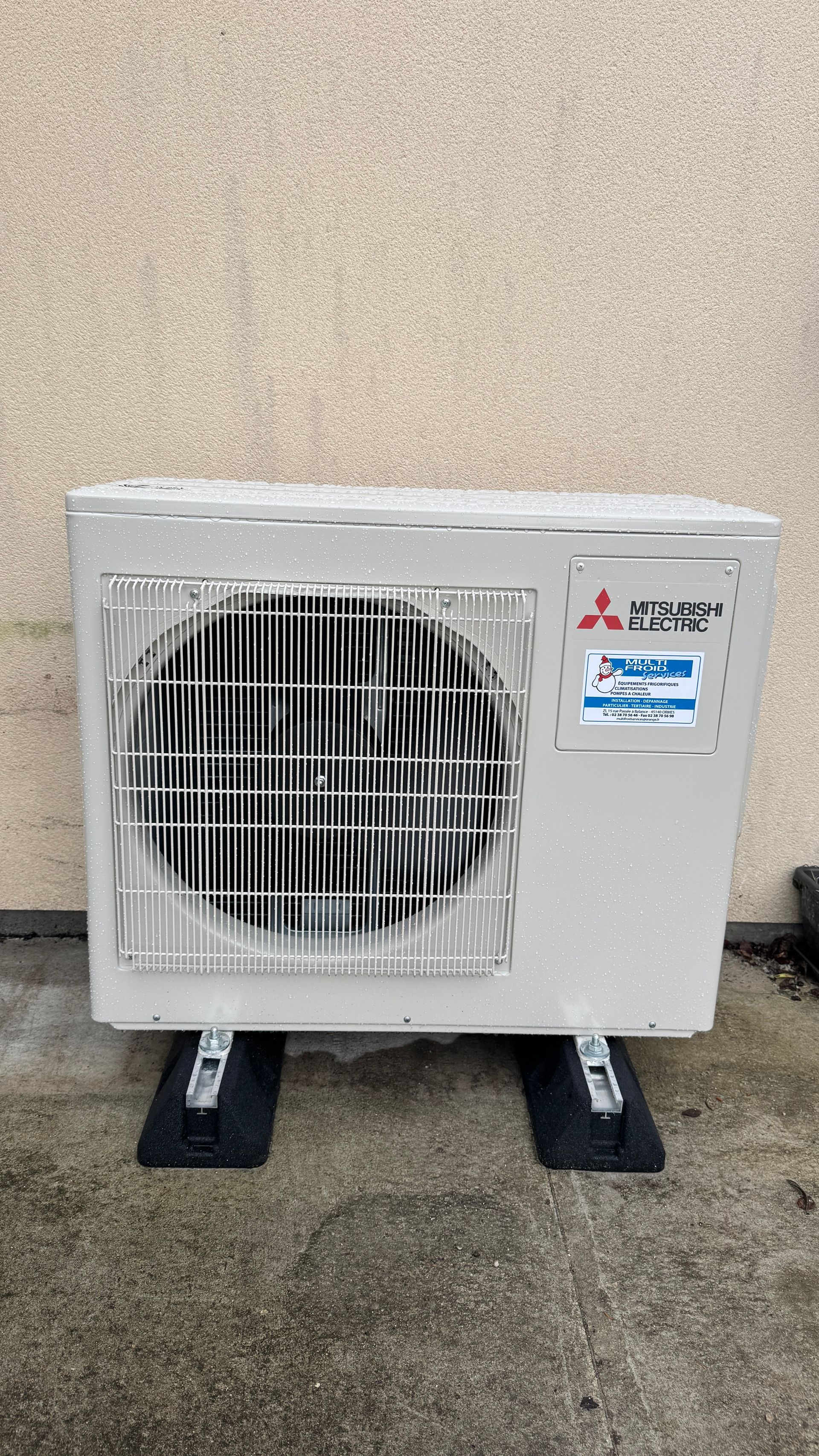 Pose d'un groupe extérieur Mitsubishi