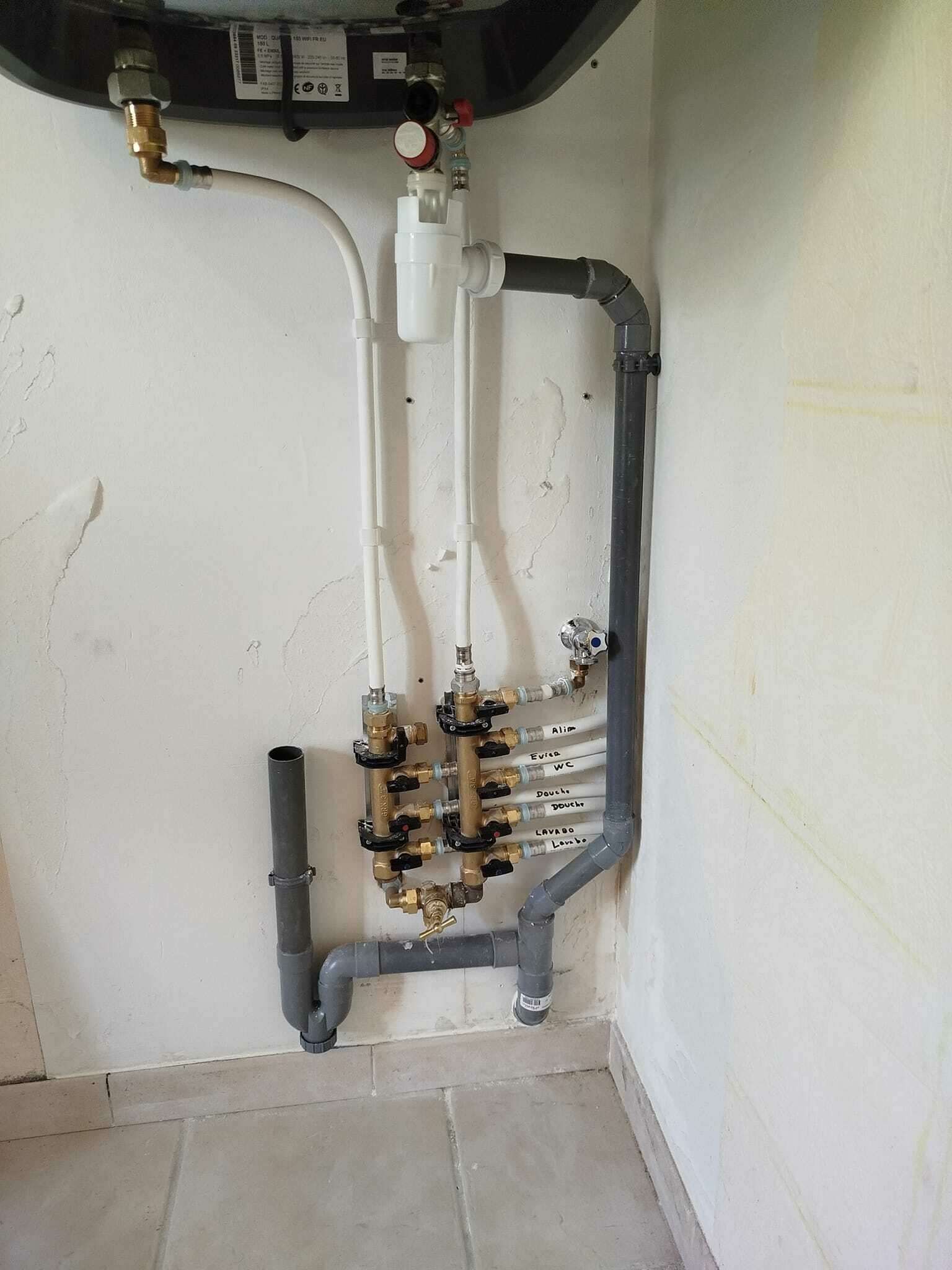 La création d'une salle de bains dans une maison.