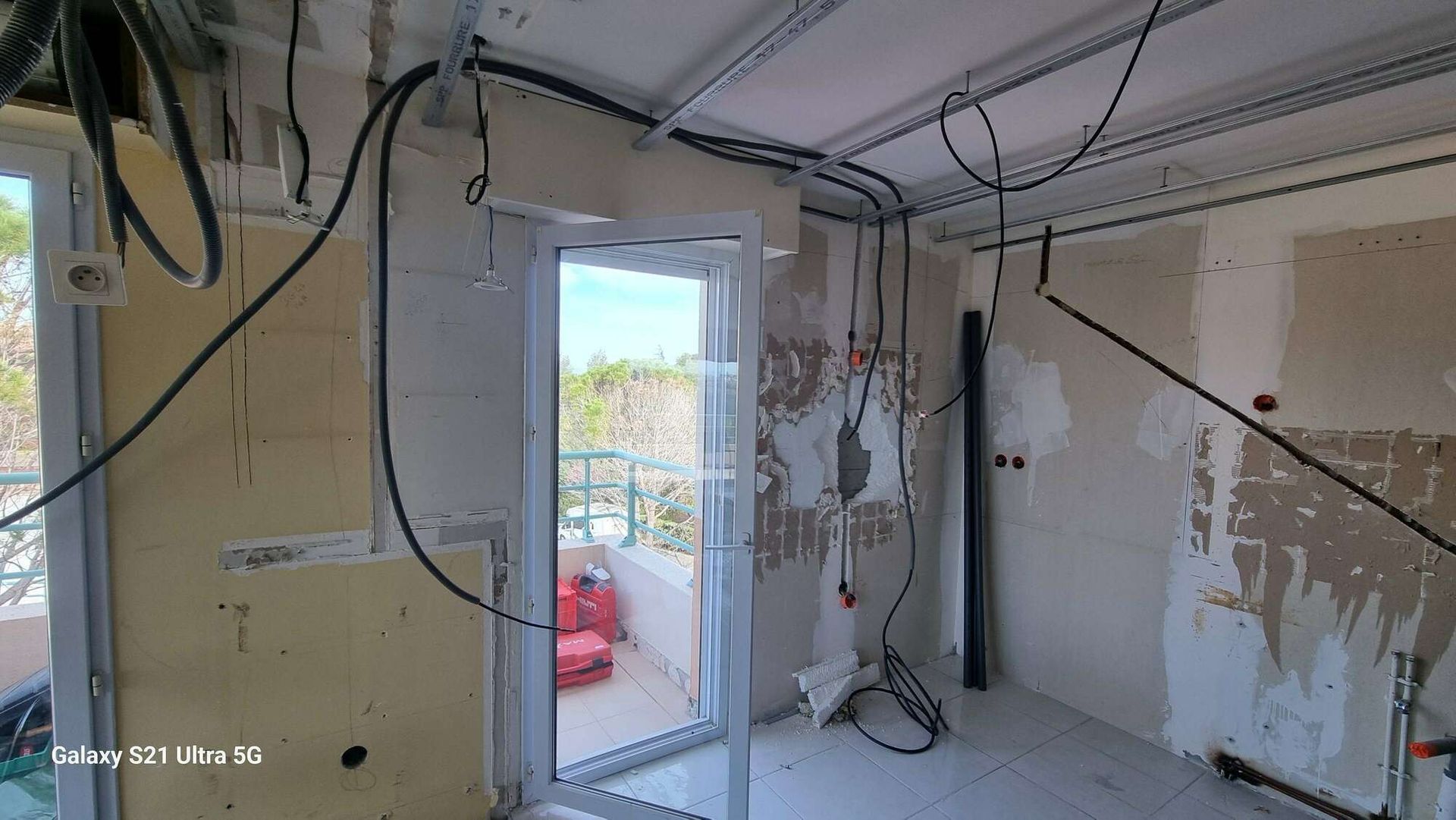 L'aménagement extérieur d'une climatisation de maison.