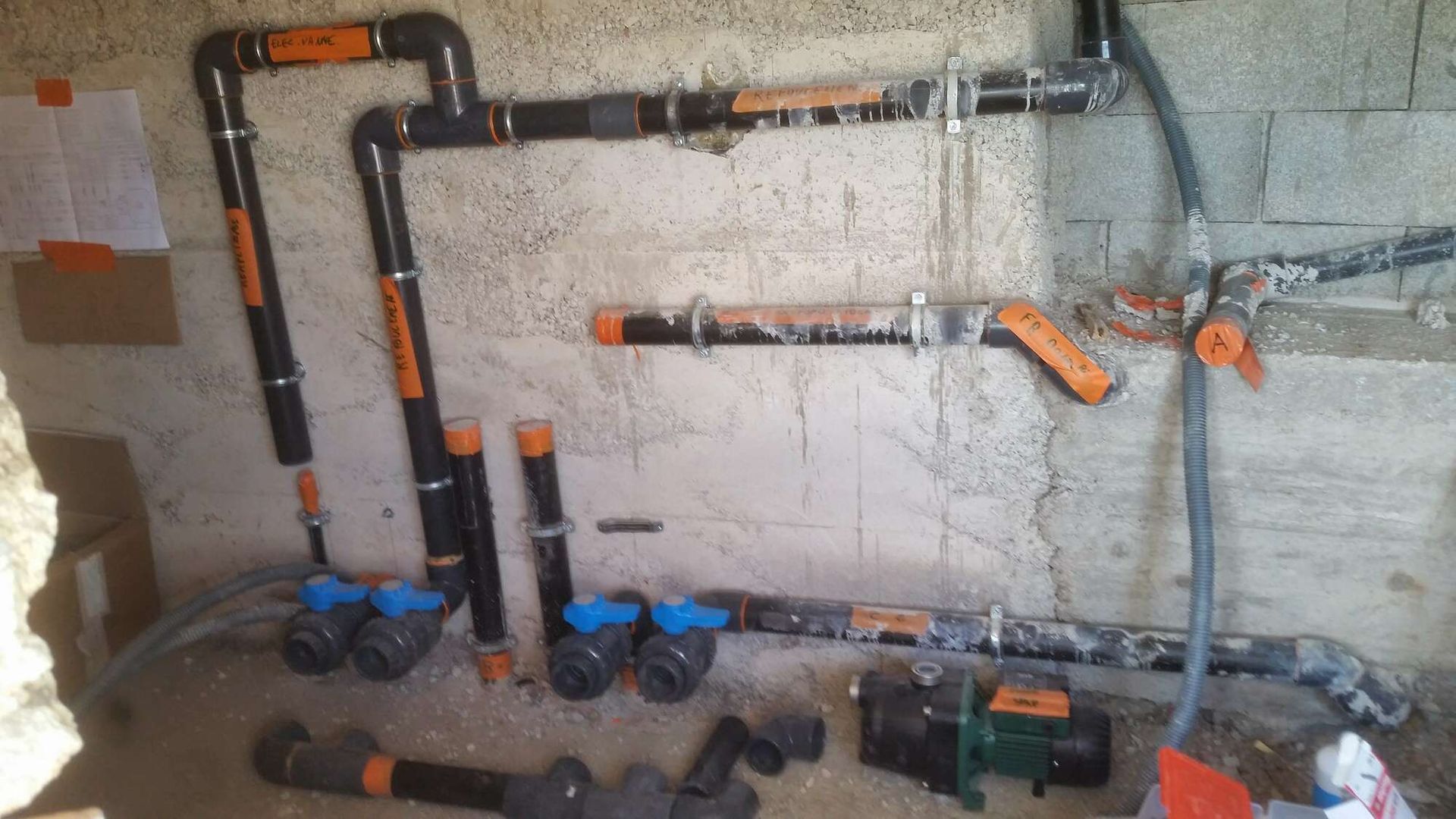 La rénovation du système de plomberie d'une maison.