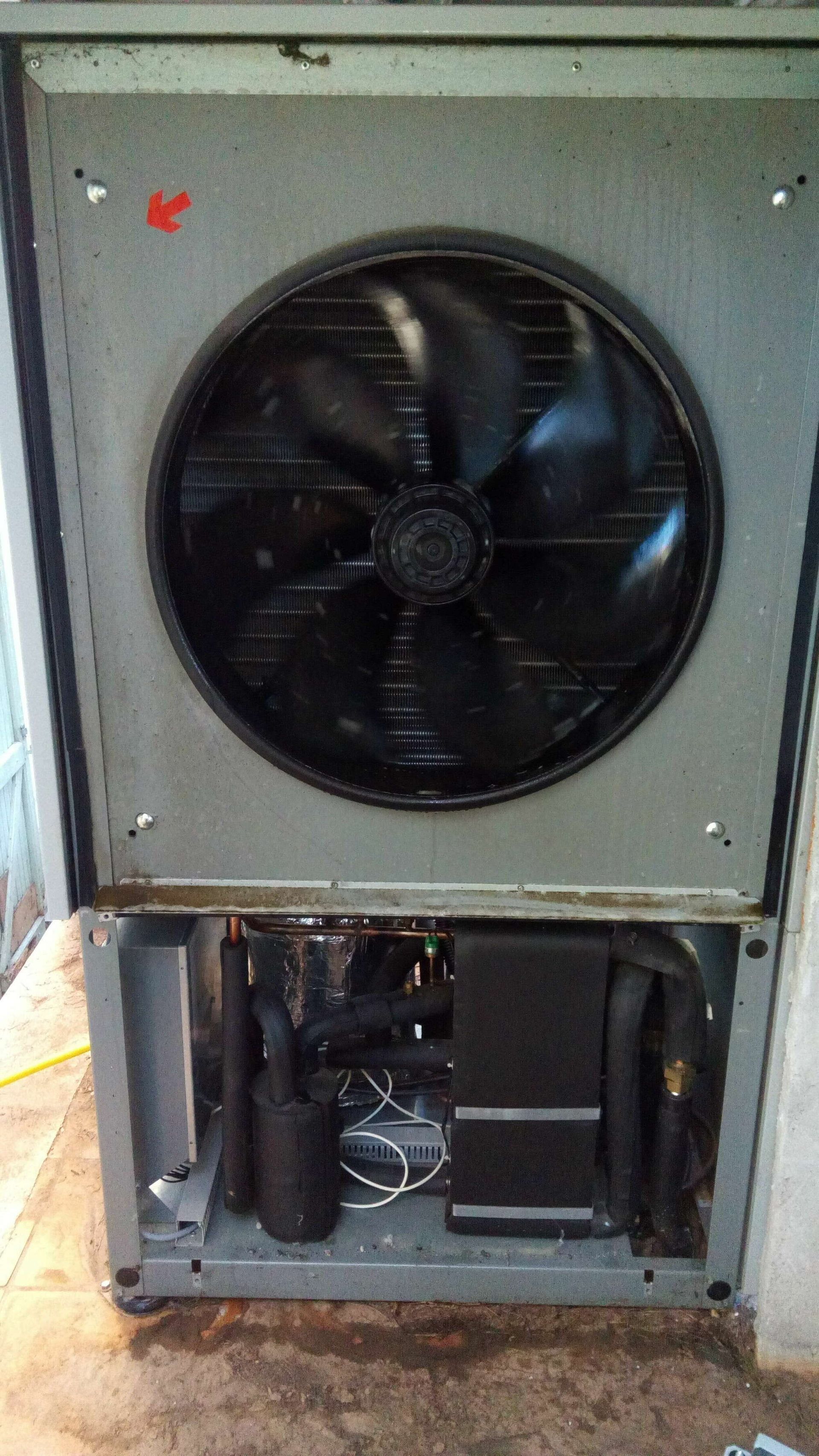 La ventilation extérieure d'un système de climatisation.