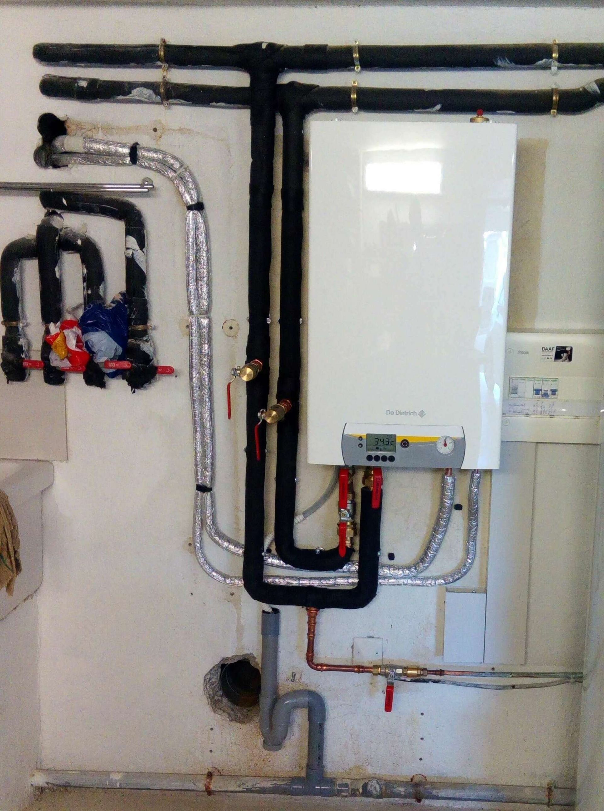 Pose d'un chauffe-eau.