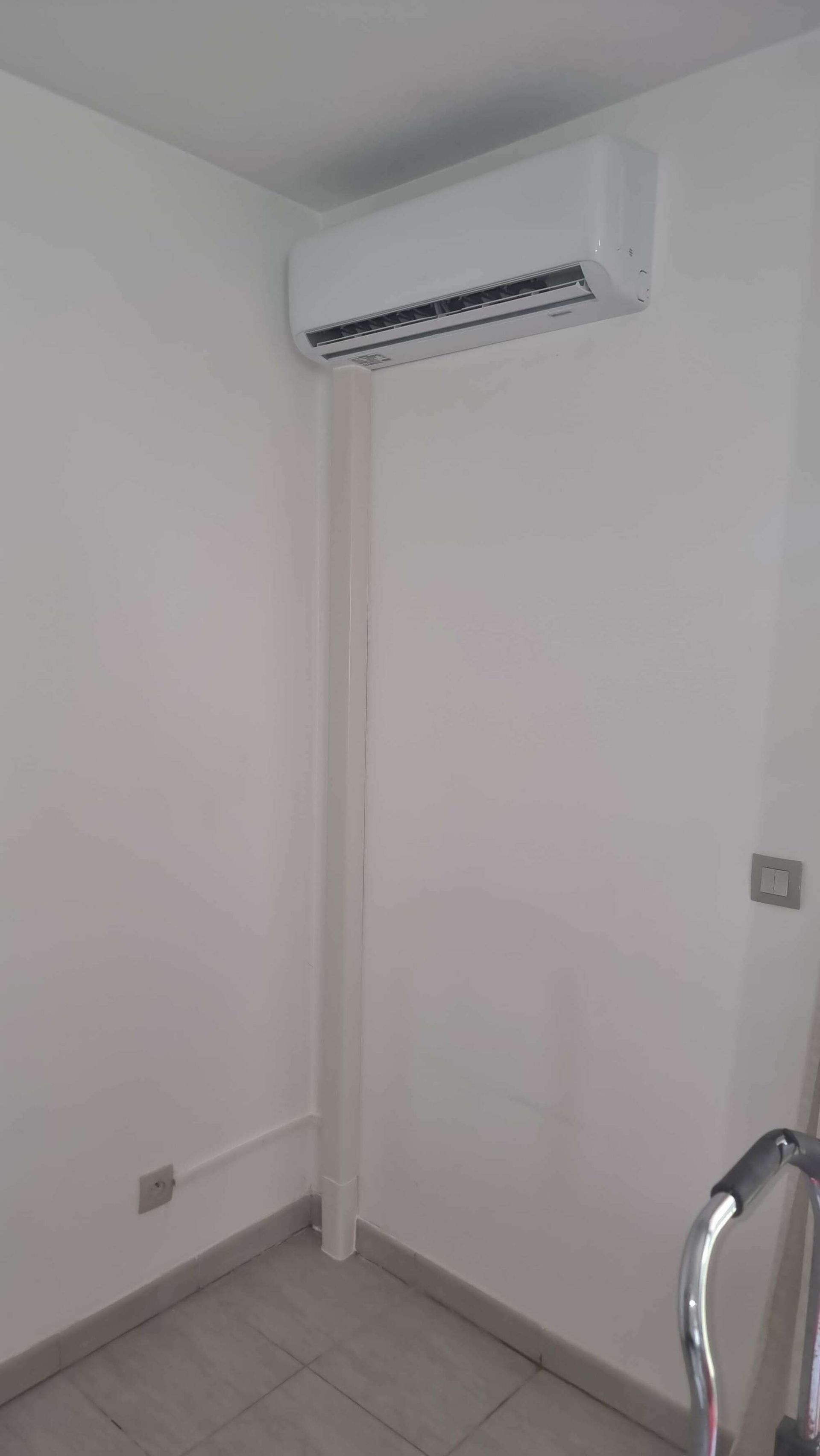 L'aménagement d'un système de climatisation.