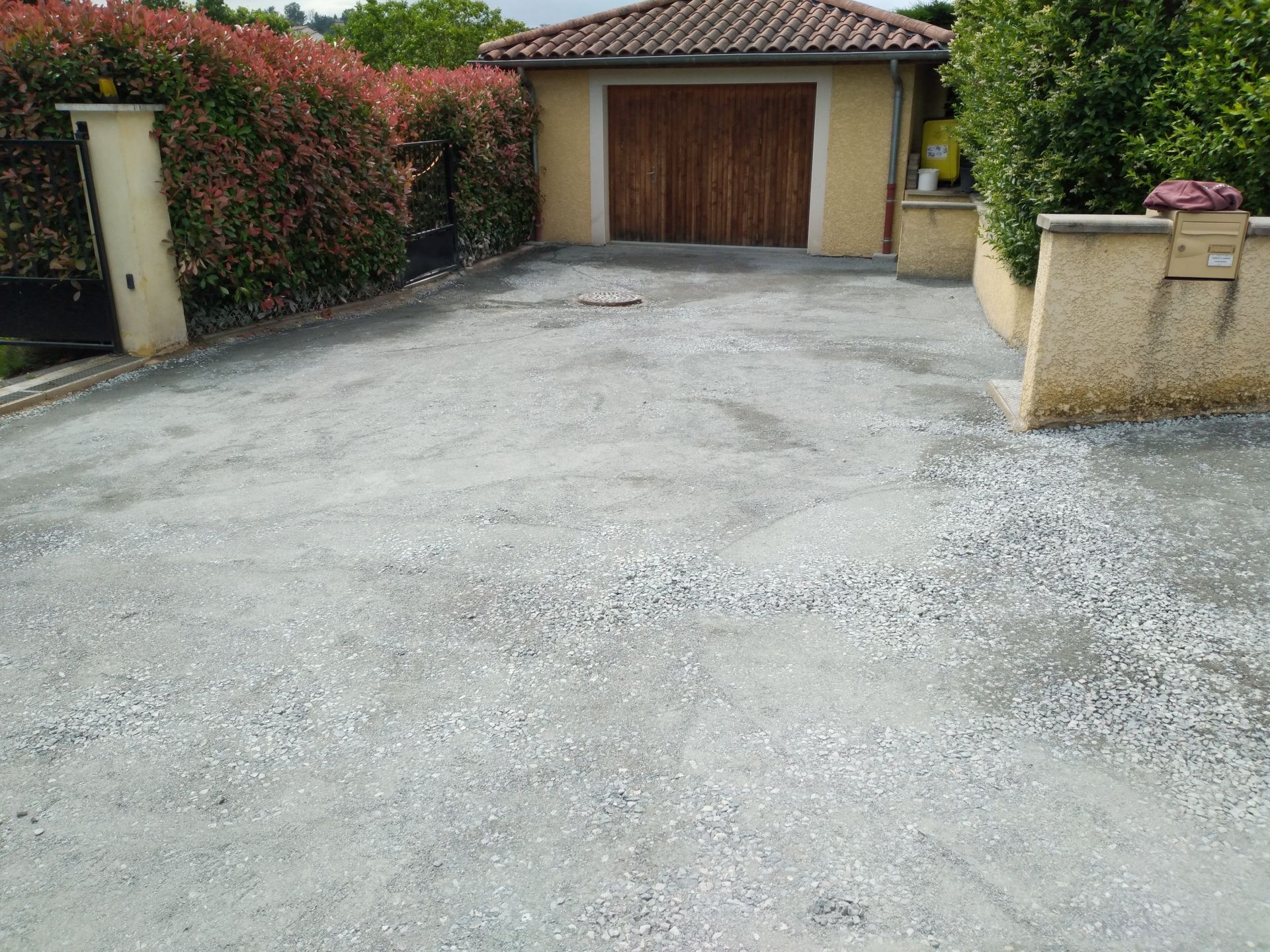 Terrain en béton en sortie de garage