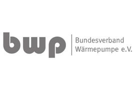 A black and white logo for bundesverband wärmepumpe e.v.