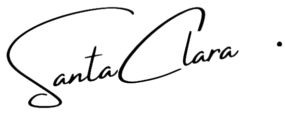 Una firma en blanco y negro de Santa Clara sobre un fondo blanco.