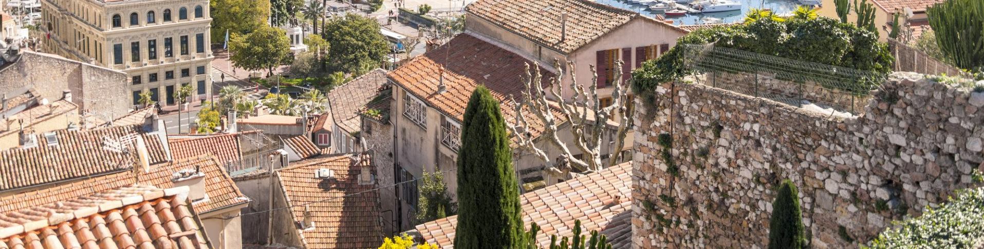 Maison en tuiles orange