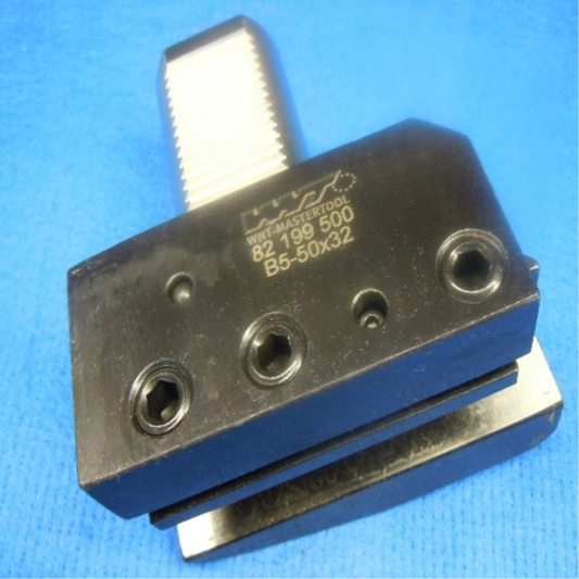 Schwarzes Drehwerkzeug mit silberner Montageplatte und dem Text 