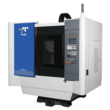 Ein weiß-blaues vertikales CNC-Bearbeitungszentrum, Markenname: Tongtai VTX-7.