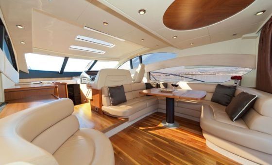 Veneessä on loistavat sisätilat ja se soveltuu isommallekin porukalle.