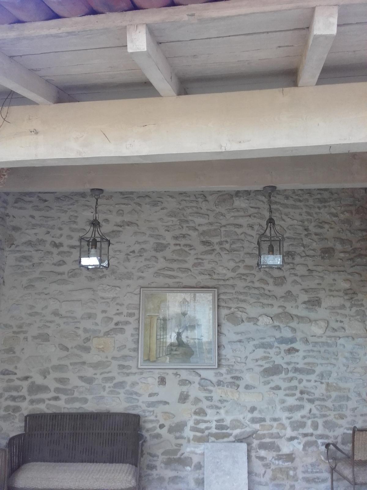 installation et raccordement éclairage extérieur en suspension sur terrasse
