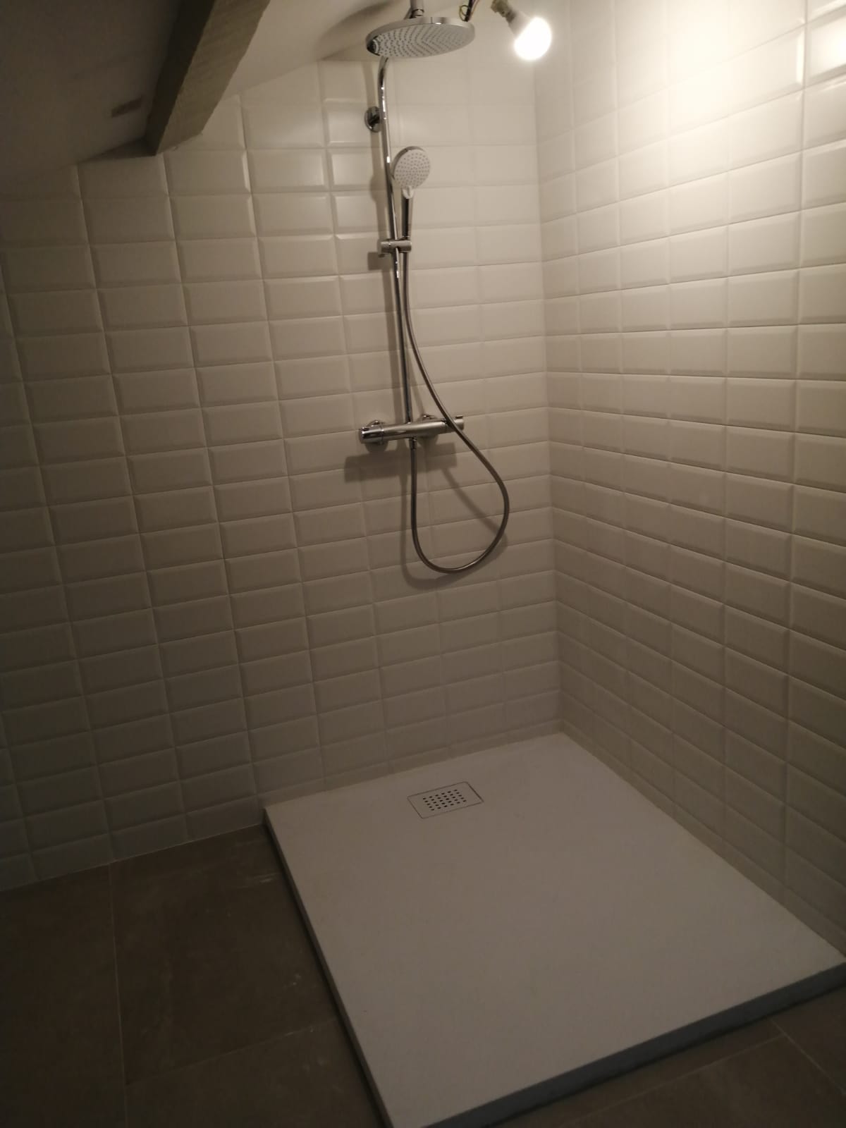 Cabine de douche rénovée