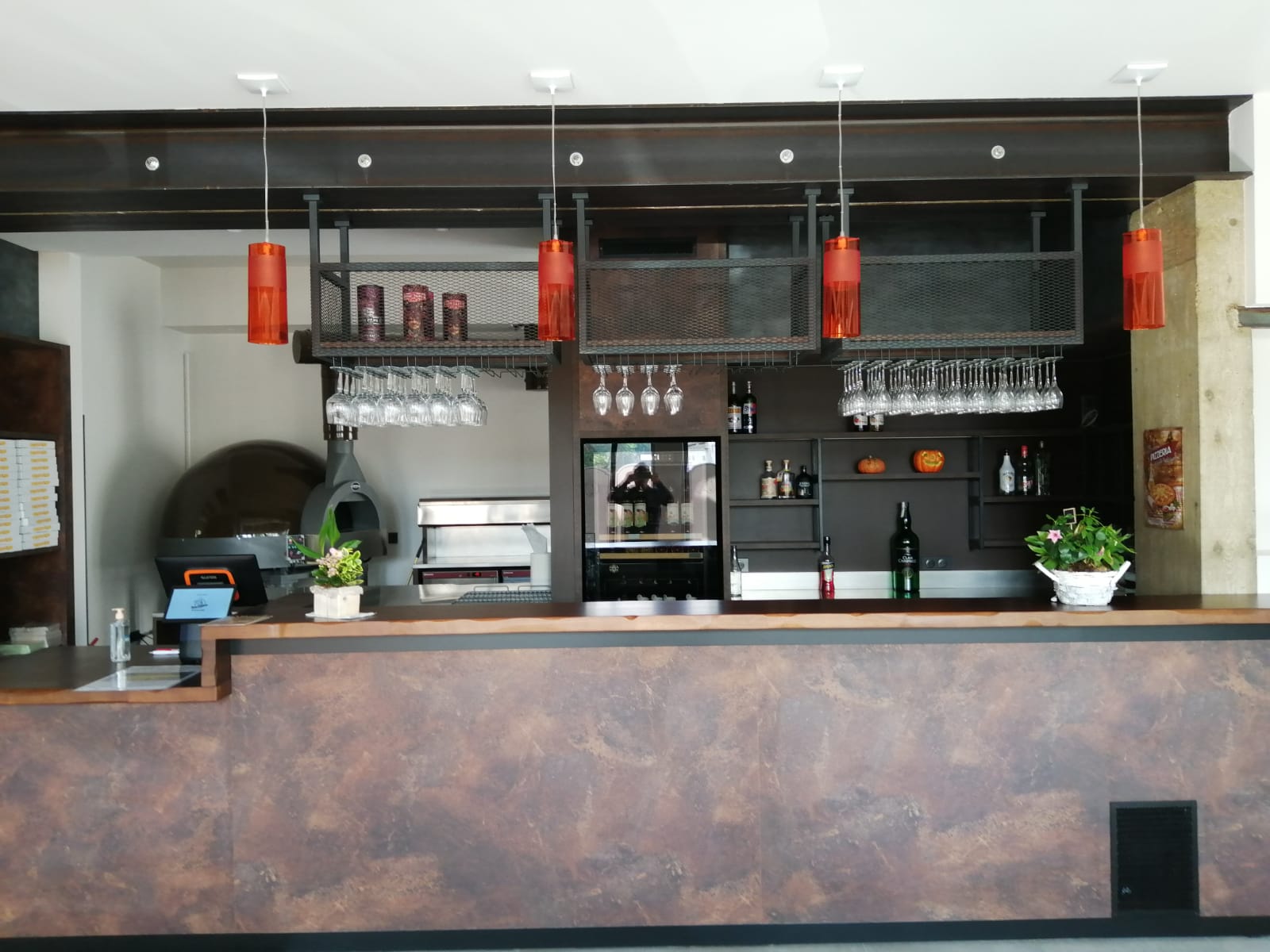 Alimentation électrique raccordement installation en électricité générale dans une pizzéria à Cavaillon 