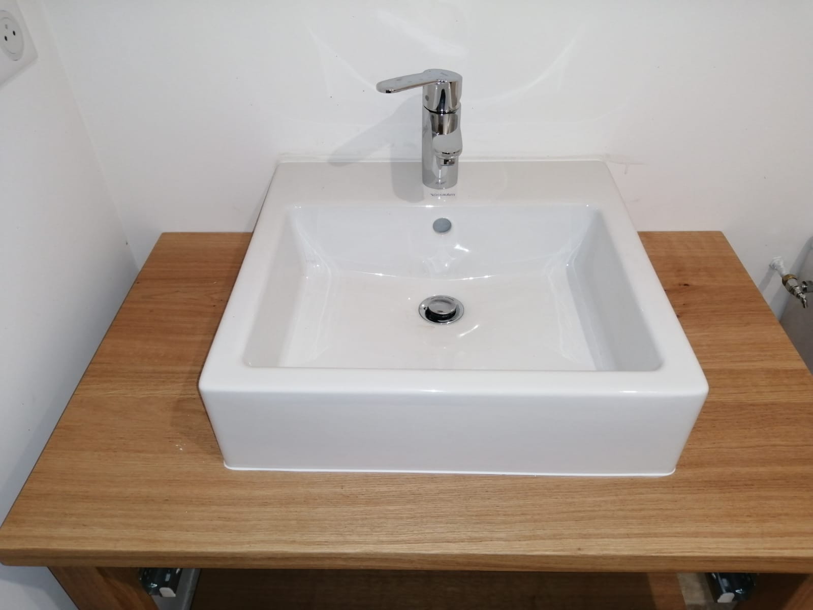 Vasque carée de salle de bain