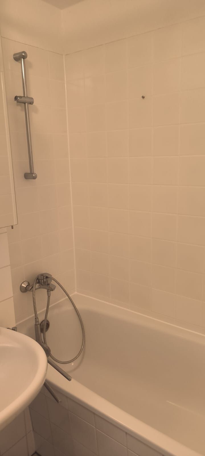 Wandfliesenfugen nach der Sanierung von Michael Radon