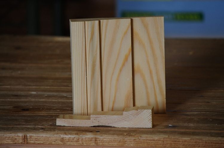 Korkea muotoiltu puulista