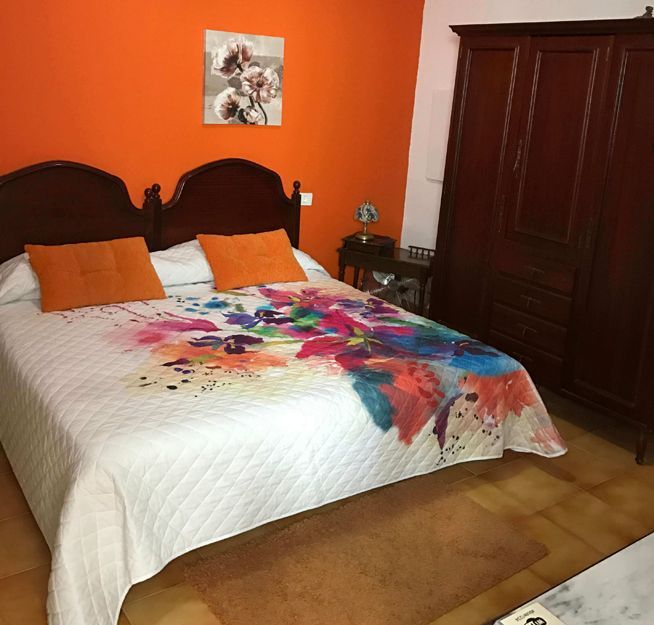 Uno de los dormitorios de la casa principal
