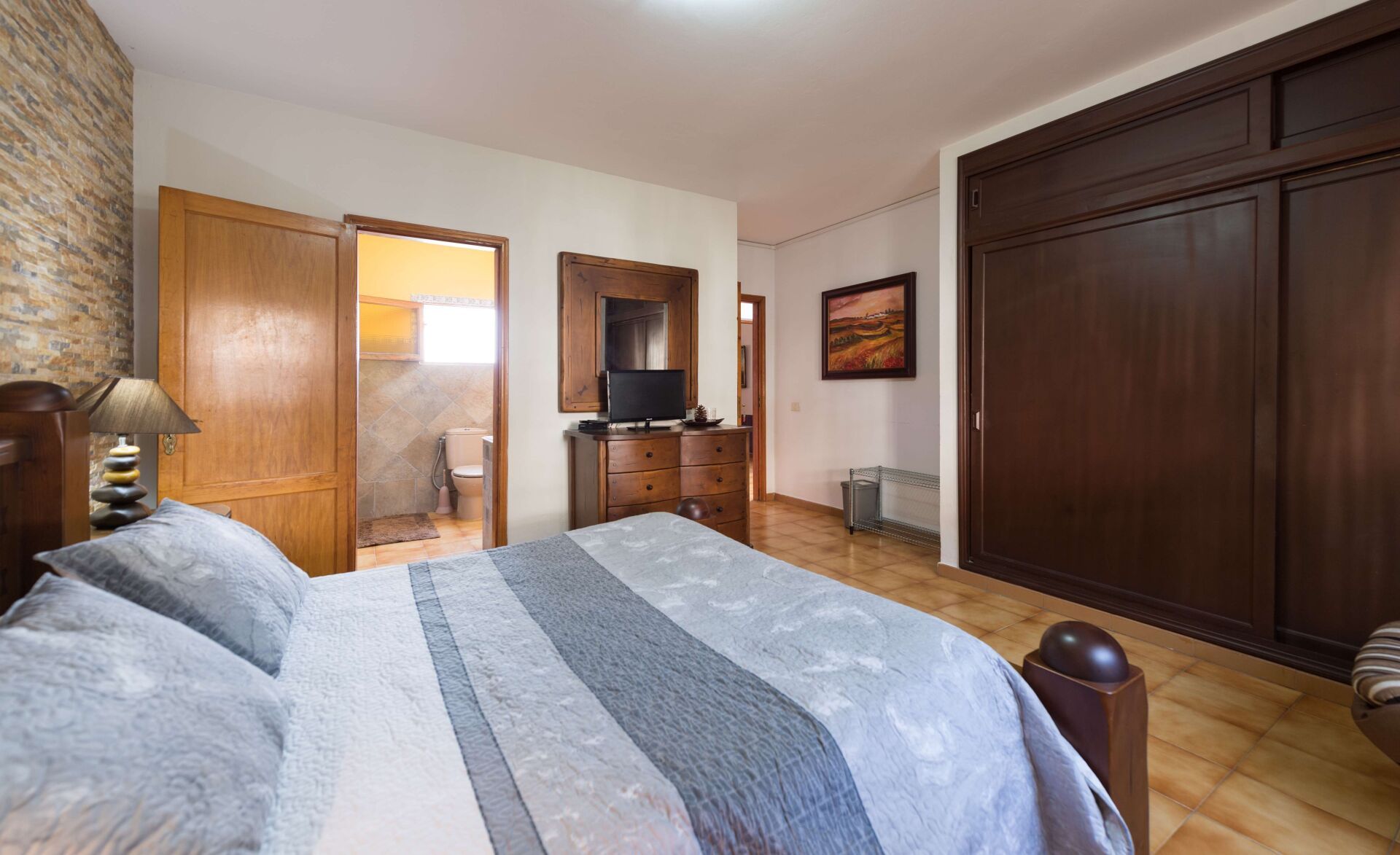 Casa ELisa, distribuida en 3 unidades alojativas, la casa principal y dos casas más pequeñas