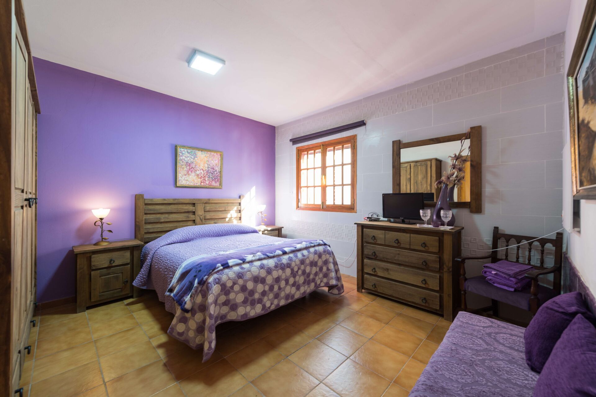 Casa ELisa en Fataga. Habitación con cama de matrimonio