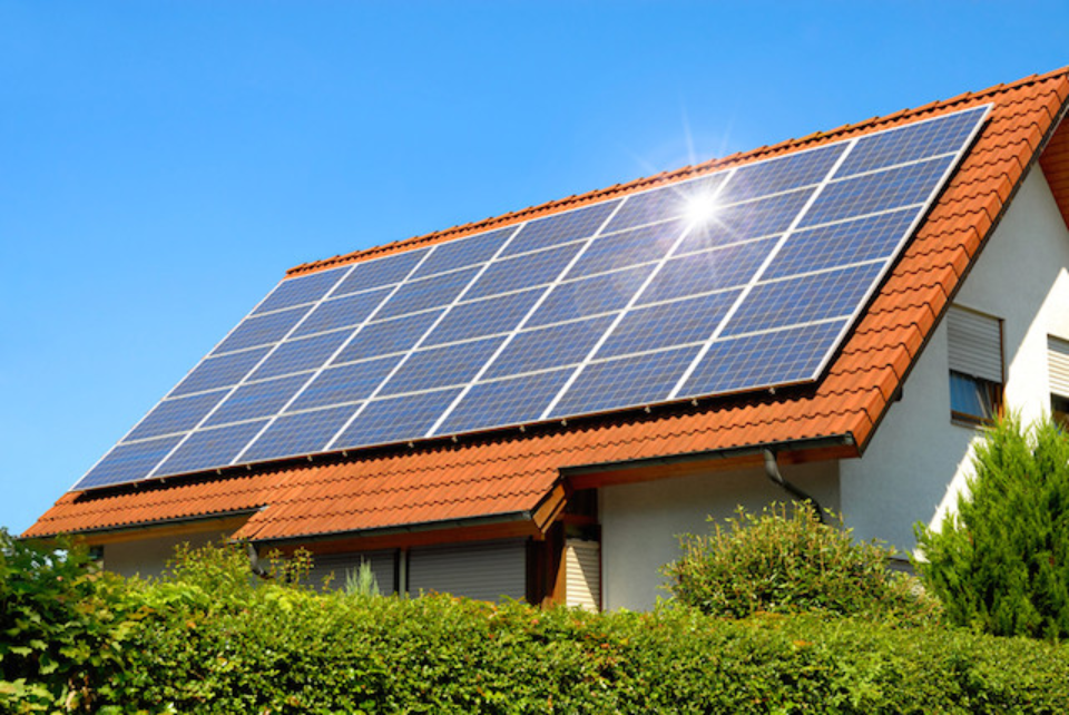 Solaranlagen auf einem Dach