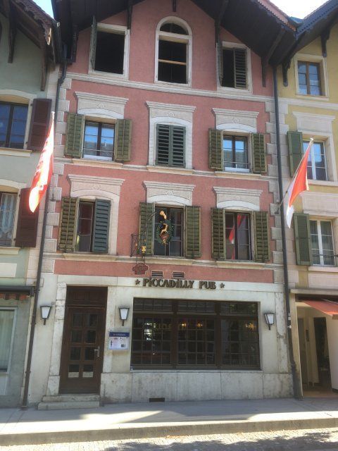 Das Büren Piccadilly Pub von außen