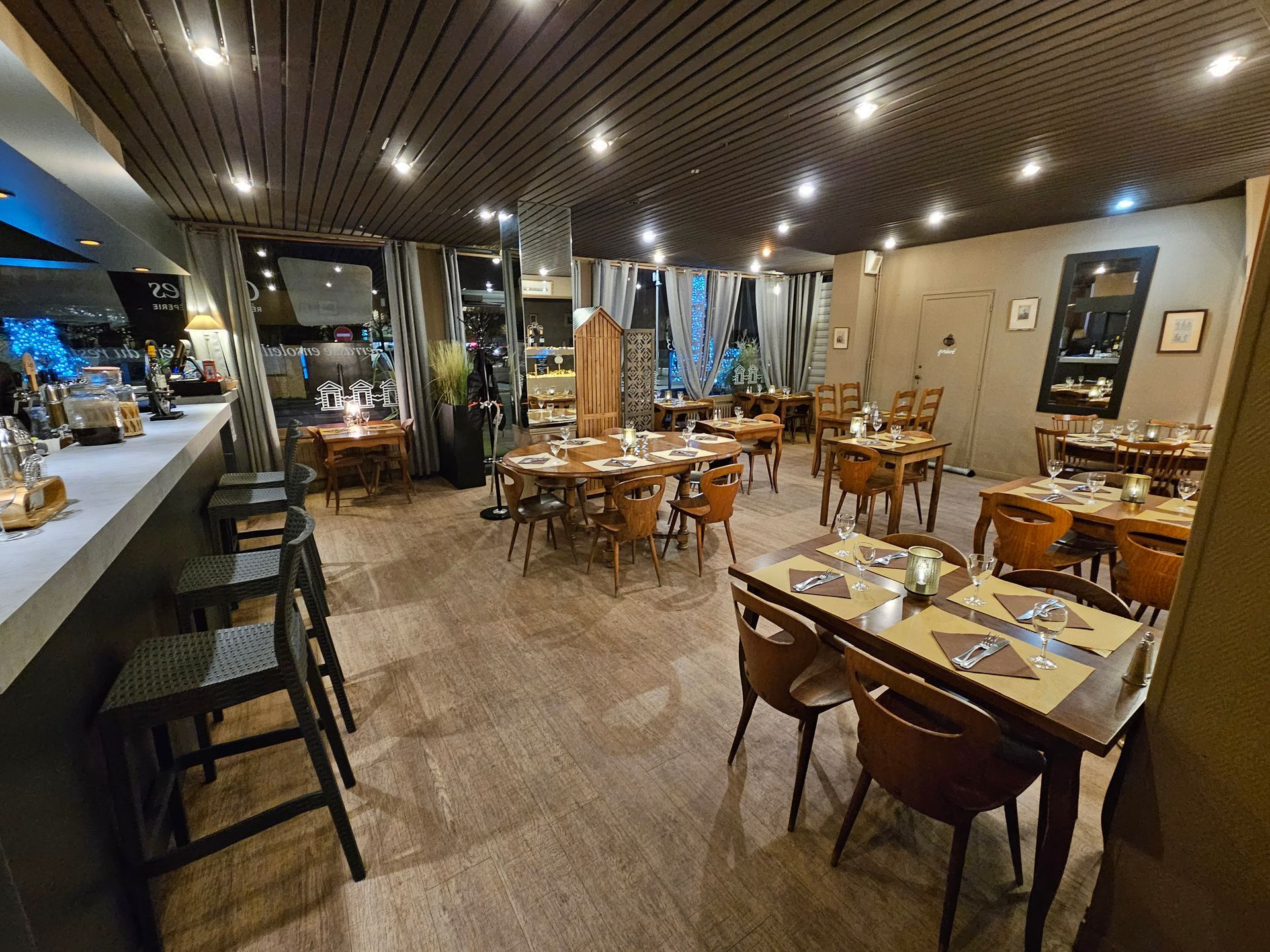 Vue d’ensemble de la salle du restaurant Les Cabines