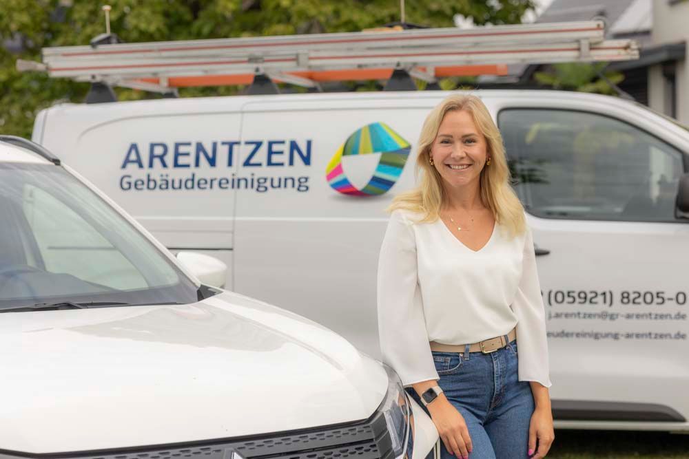 Die Silhouette einer Person in einem Kreis auf weißem Hintergrund.