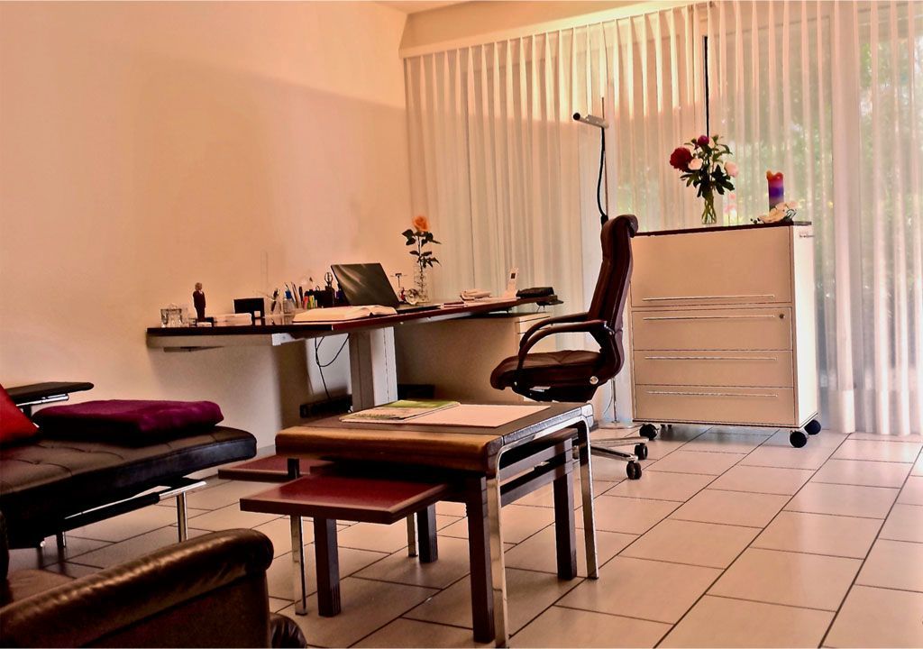 Behandlungsraum Dr. med. Waltraud Tschaggelar-Trenkner