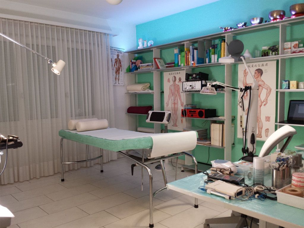 Behandlungsraum - Dr. med. Waltraud Tschaggelar-Trenkner