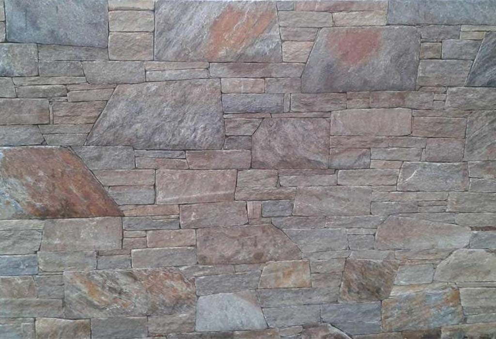 Mur décoratif en pierres taillées en plusieurs gabarits