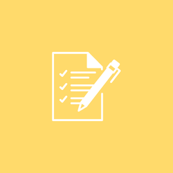 Documento de lista de verificación de color blanco y bolígrafo sobre fondo amarillo.